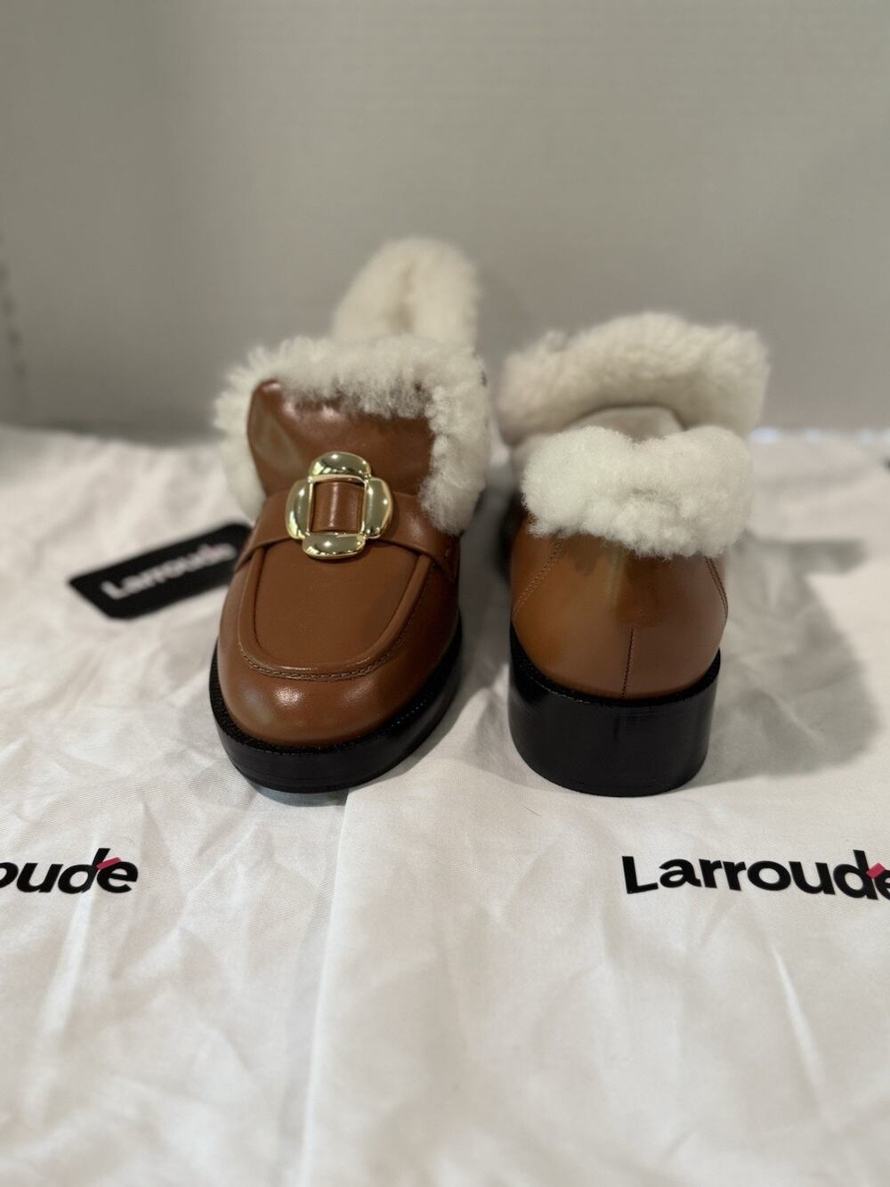 Larroude Bobbie Caramel Tan Leather Shearling Gold Buckle Loafers Womens Sz 8.5
